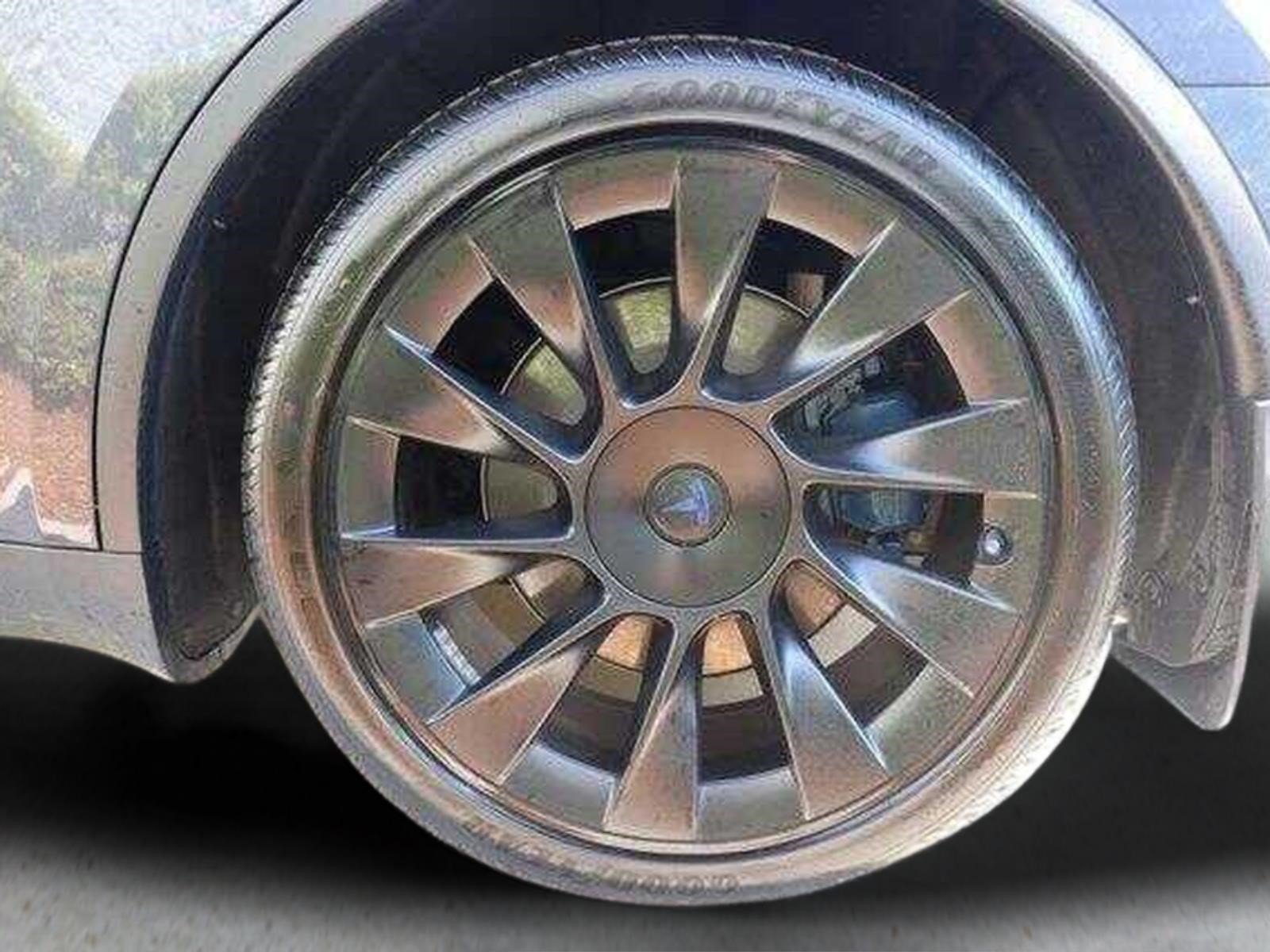 Used 2021  Tesla Long Range image 13