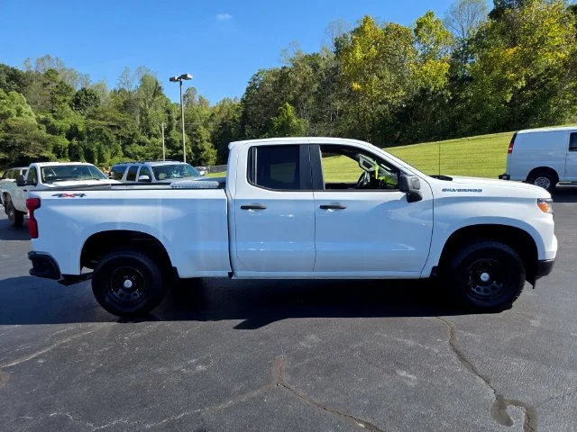 Used 2022 White Chevrolet WT image 9