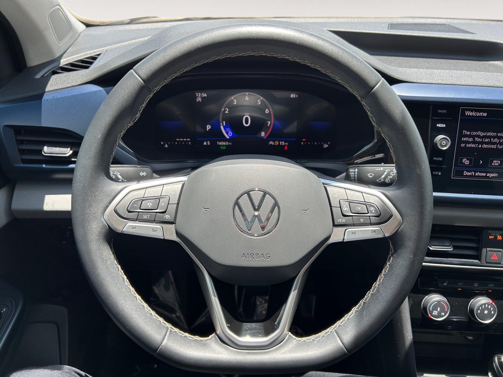 Used 2023 Deep Black Volkswagen SE image 13
