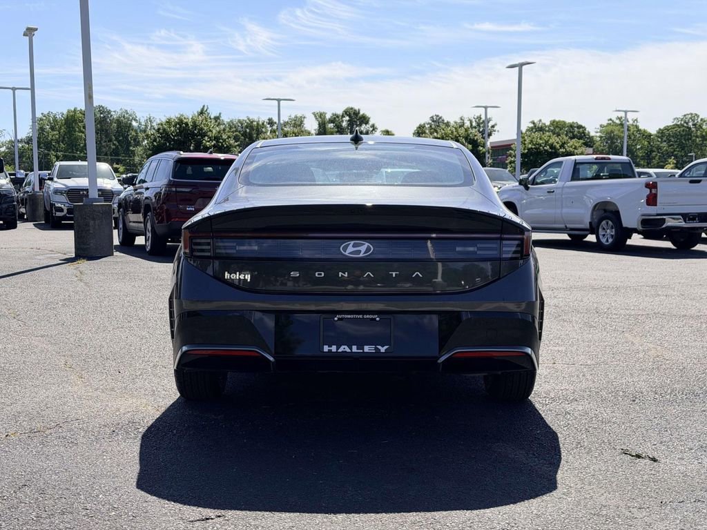 Used 2025 Portofino Gray Hyundai SEL image 22