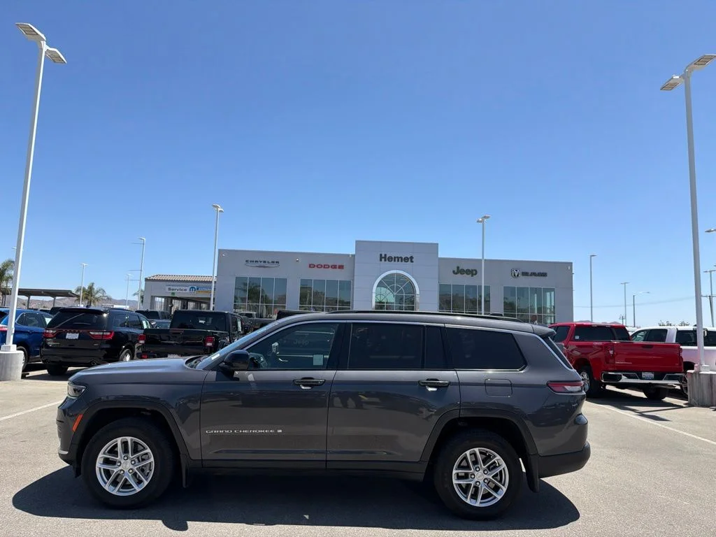 Used 2025 Gray Jeep Laredo X image 4