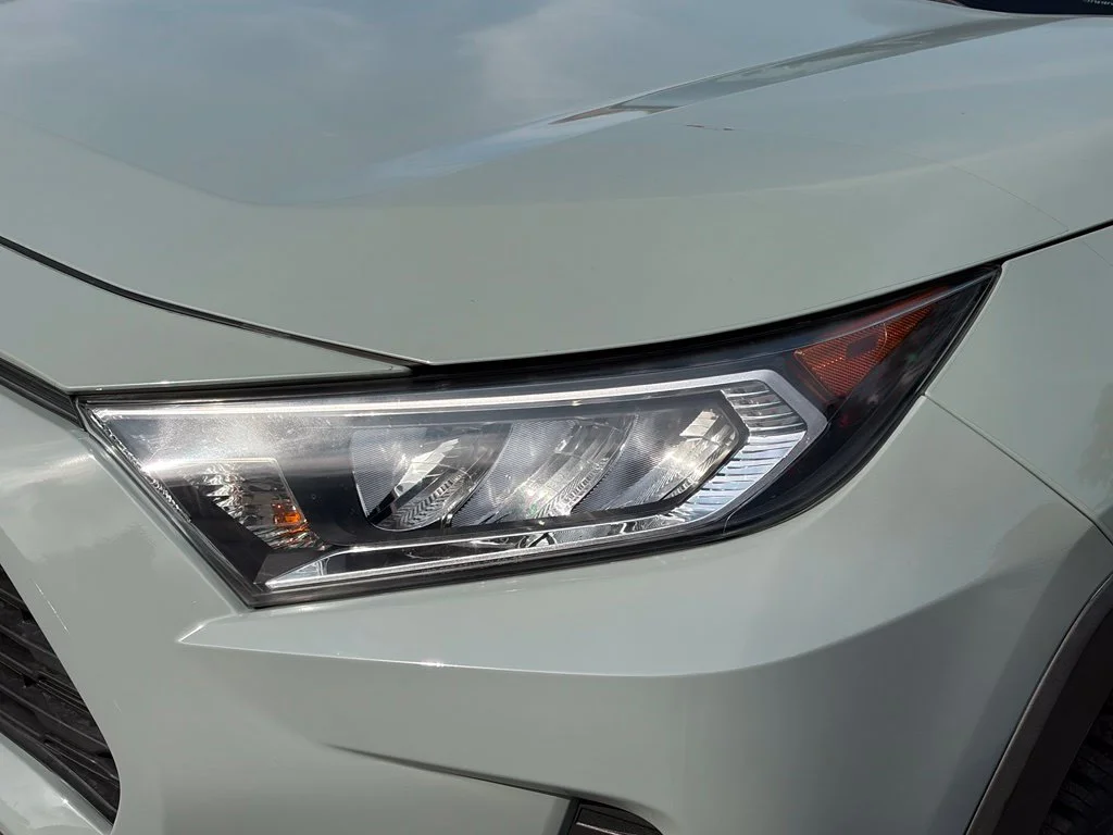 Used 2019 Lunar Toyota XLE Premium image 5