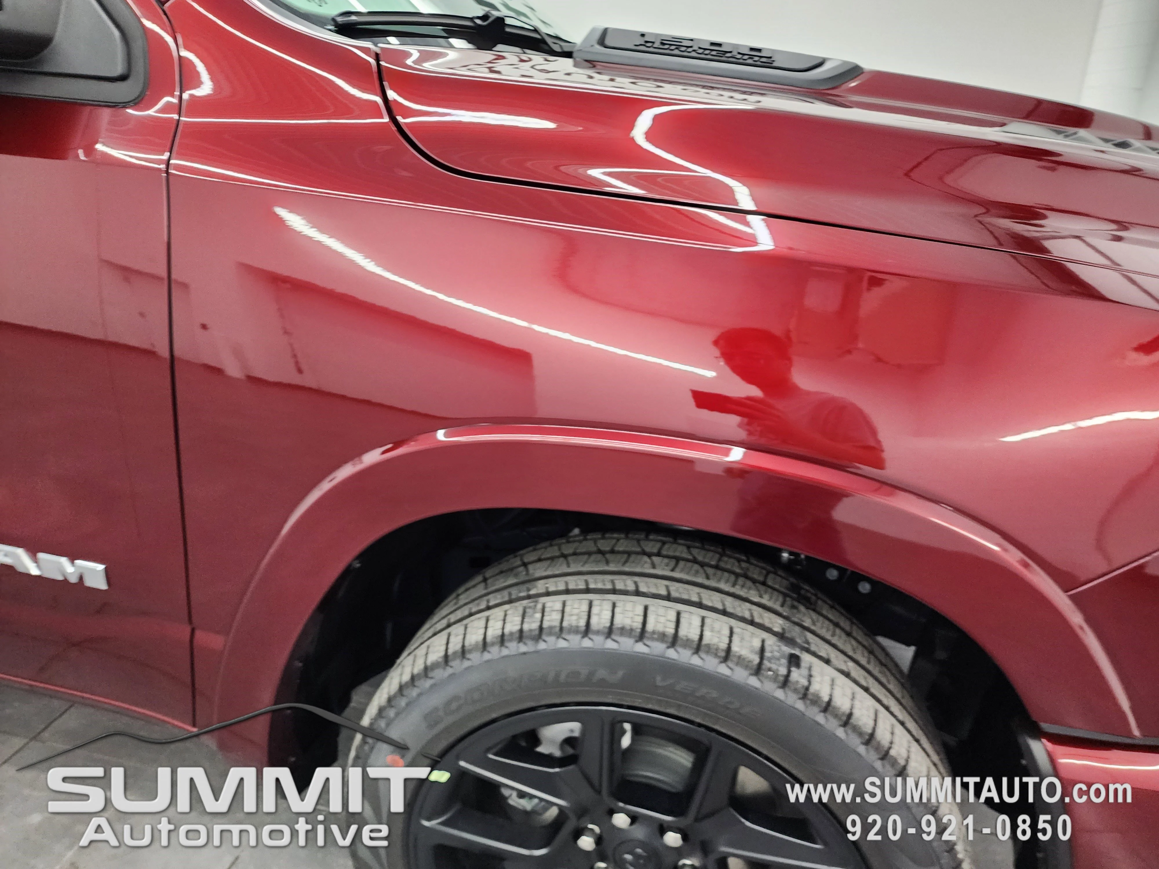 New 2026 Delmonico Red Pearl-Coat Exterior Paint RAM Laramie image 27