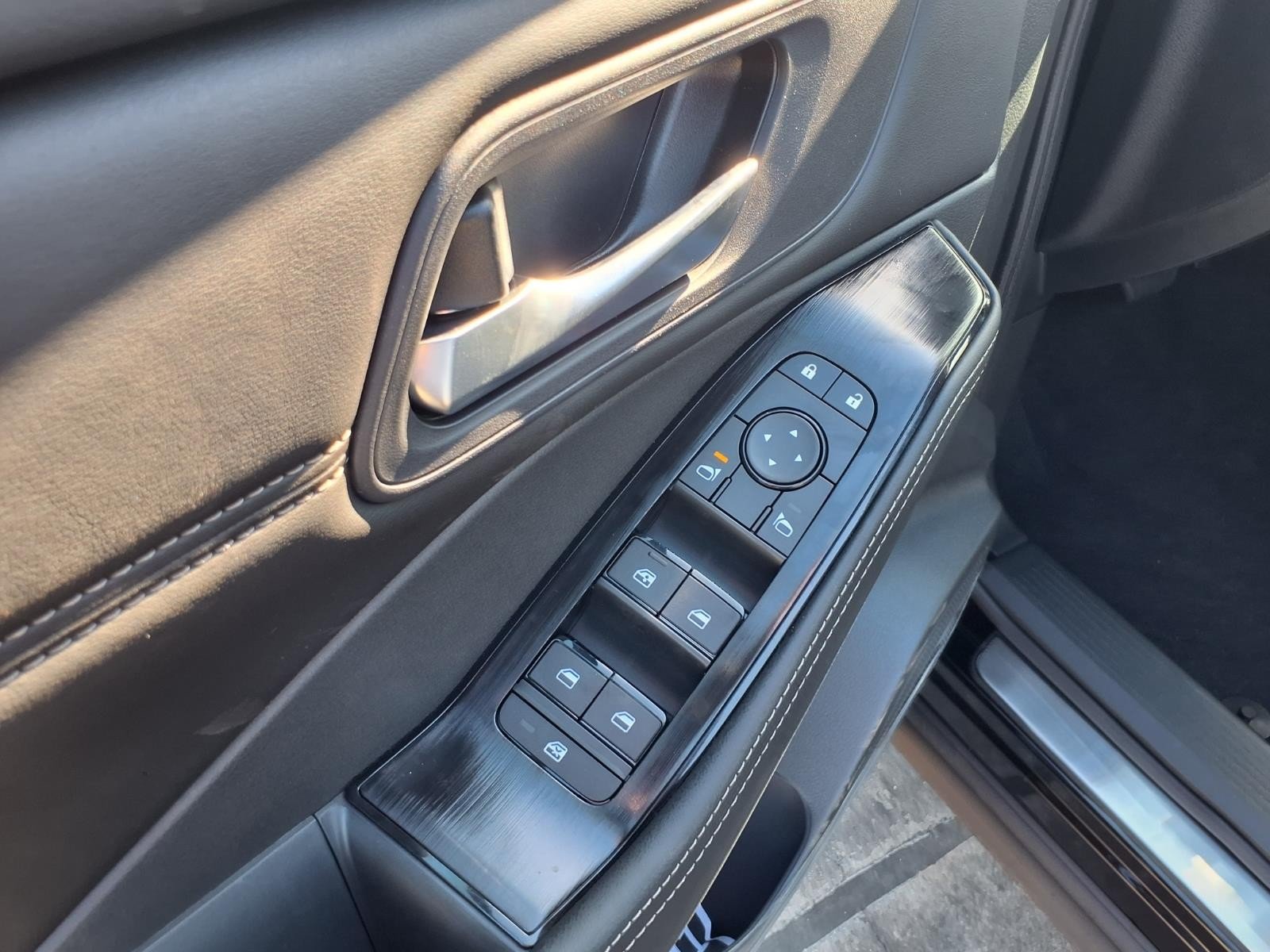 2026 Nissan Rogue photo 14 of 26