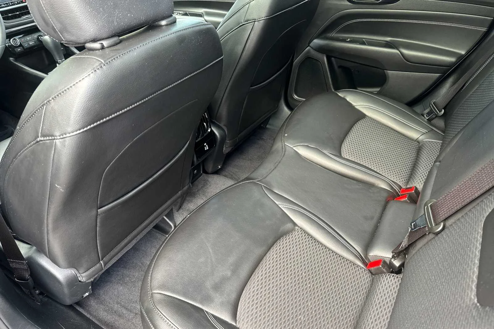 Used 2023 Gray Jeep Latitude image 12