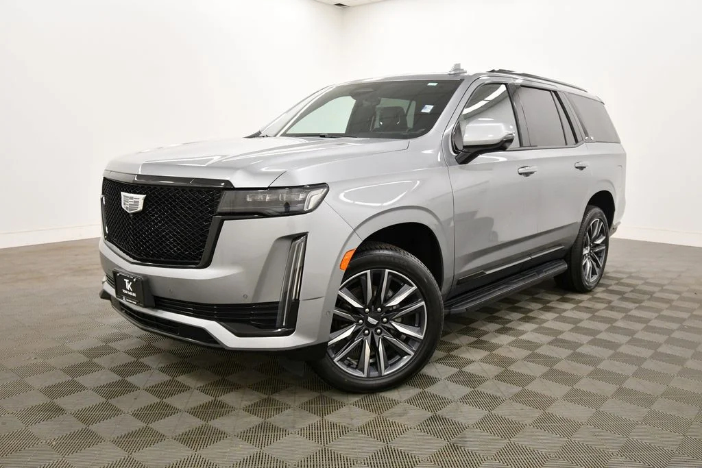 Used 2023  Cadillac Sport image 2