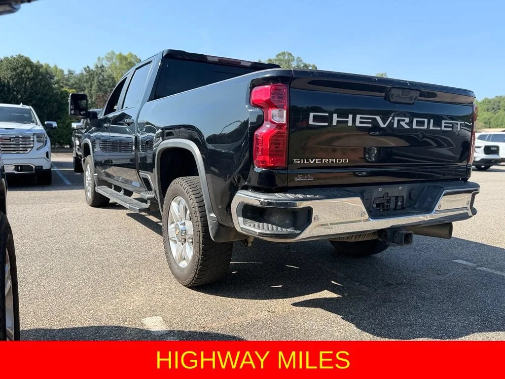 Used 2021 BLACK Chevrolet LT image 6