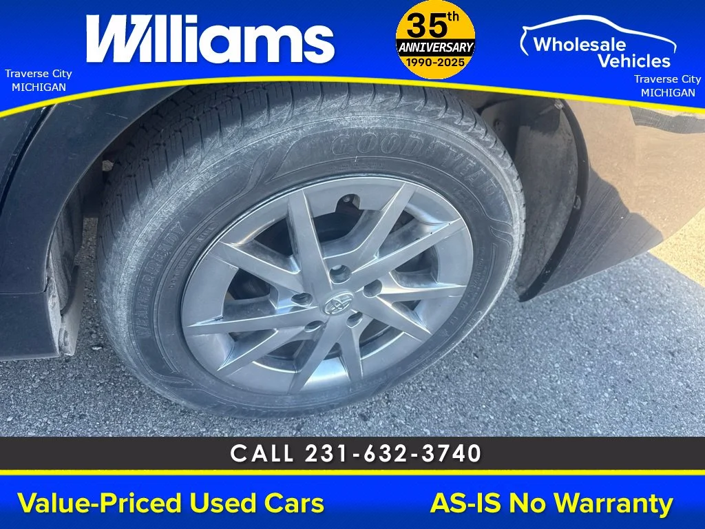 Used 2017 Aqua Toyota Three image 21