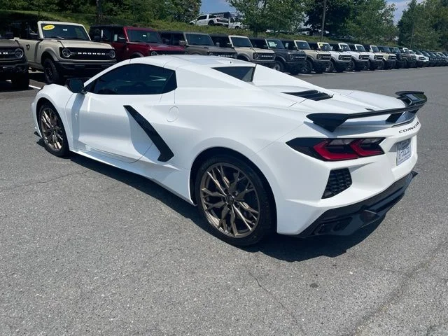 Used 2025 White Chevrolet Stingray image 4