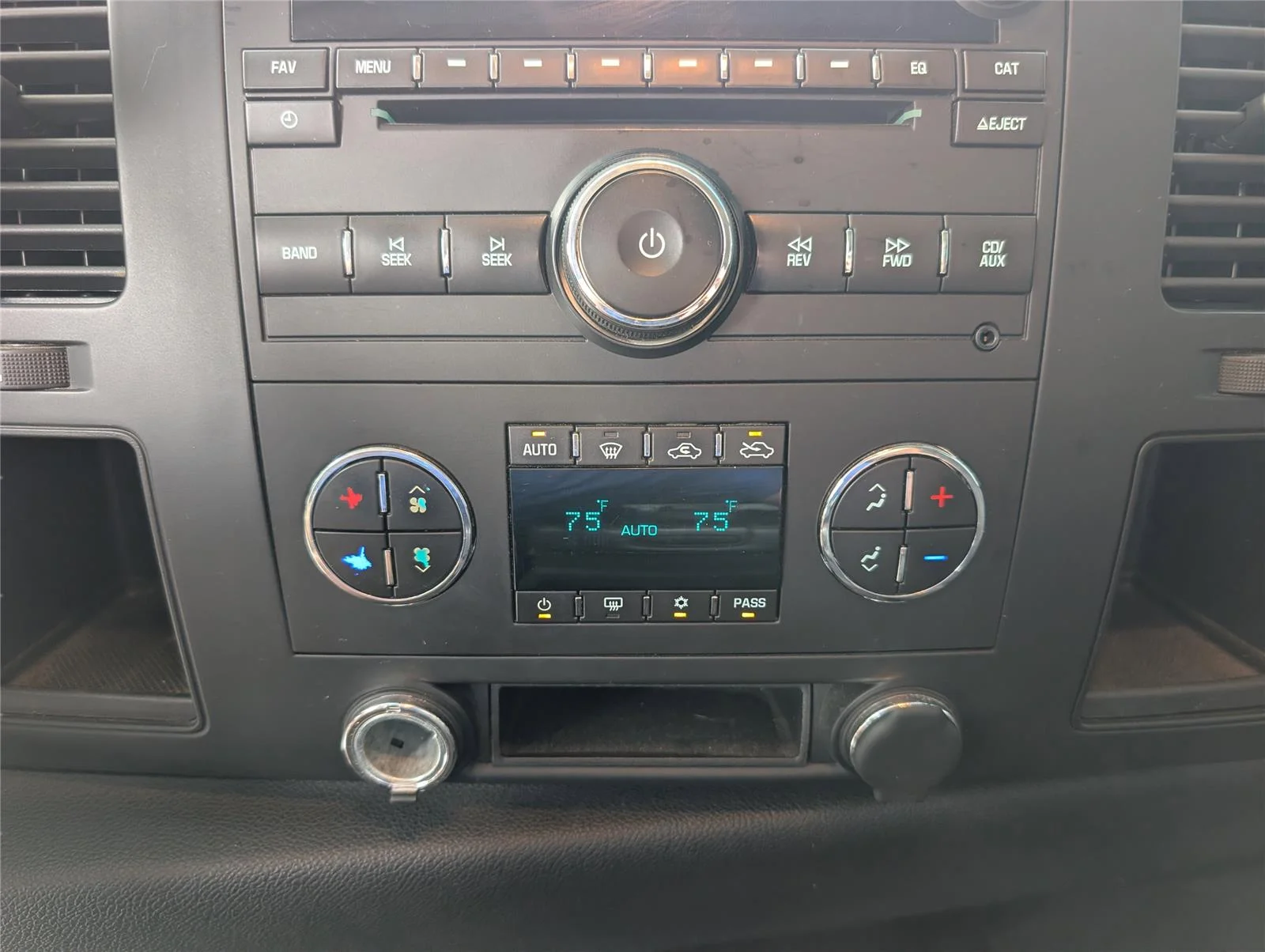 Used 2007 Summit White GMC SLE2 image 16