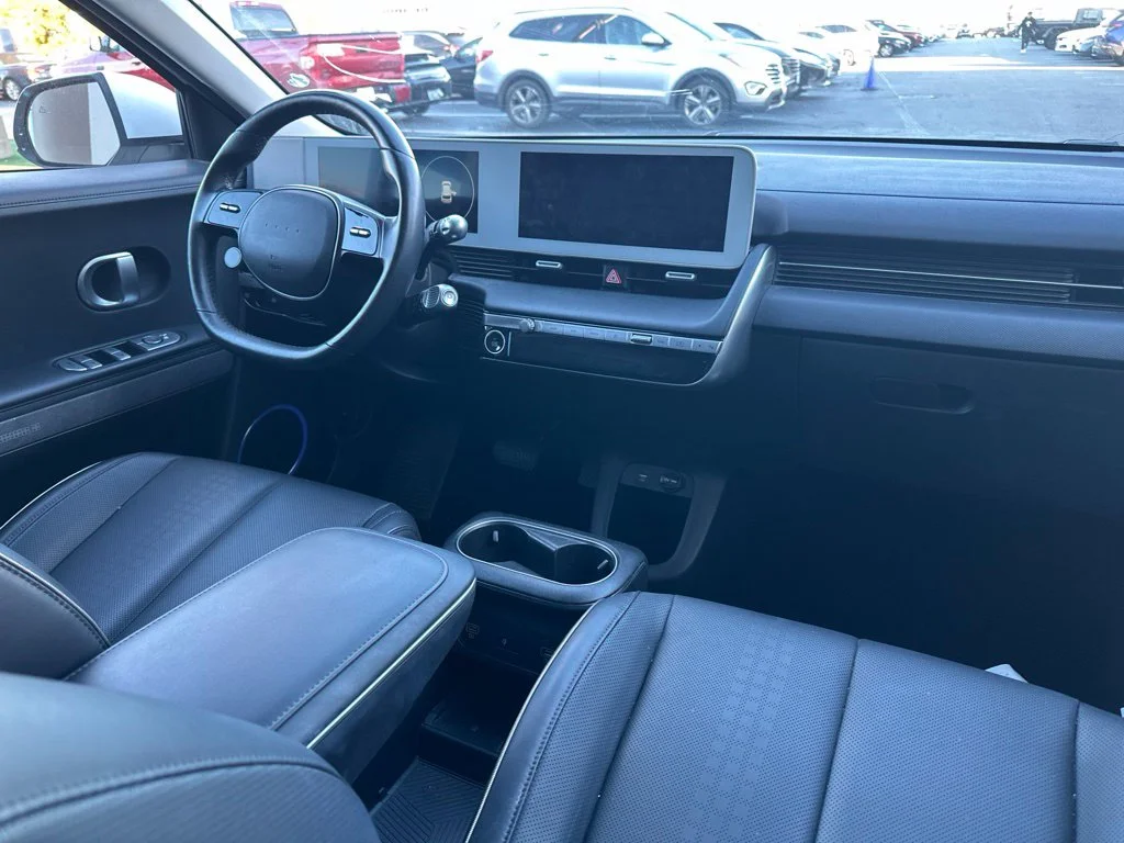 Used 2023 White Hyundai SEL image 6