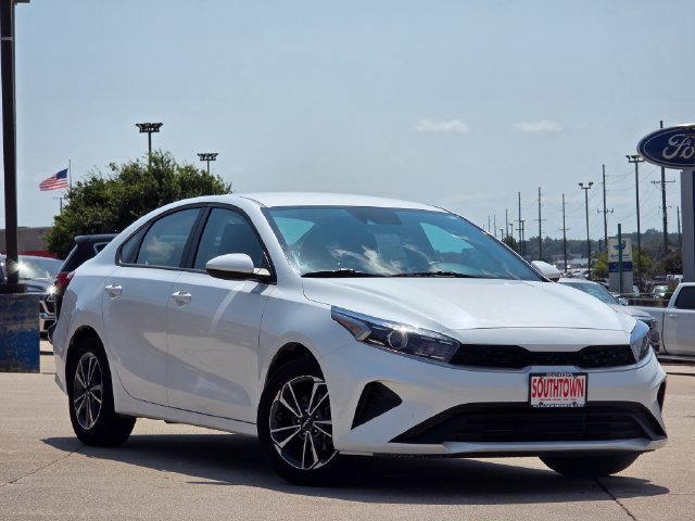 Used 2024 Snow White Pearl Kia LXS image 2