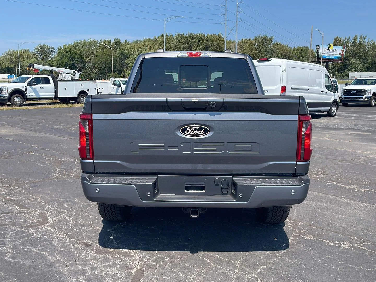 New 2026 Carbonized Gray Metallic Ford XLT image 4
