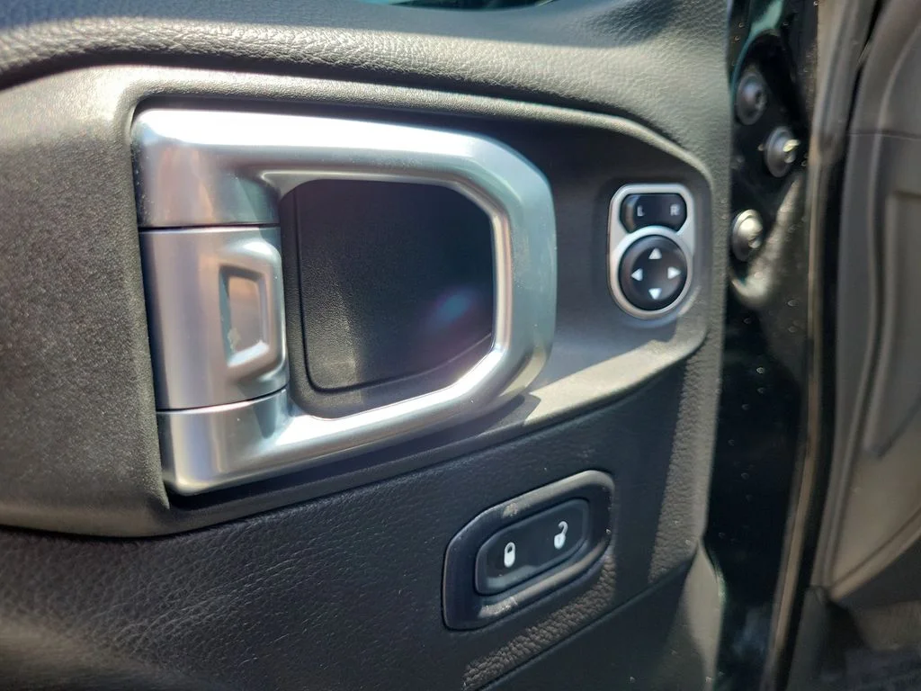 Used 2021 Black Clearcoat Jeep Overland image 14