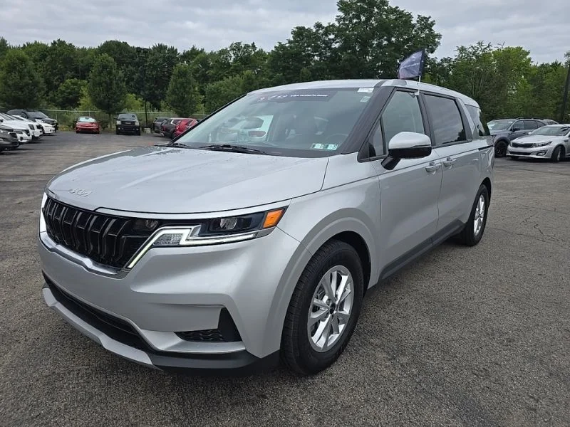 Used 2022 Silver Kia LXS image 3