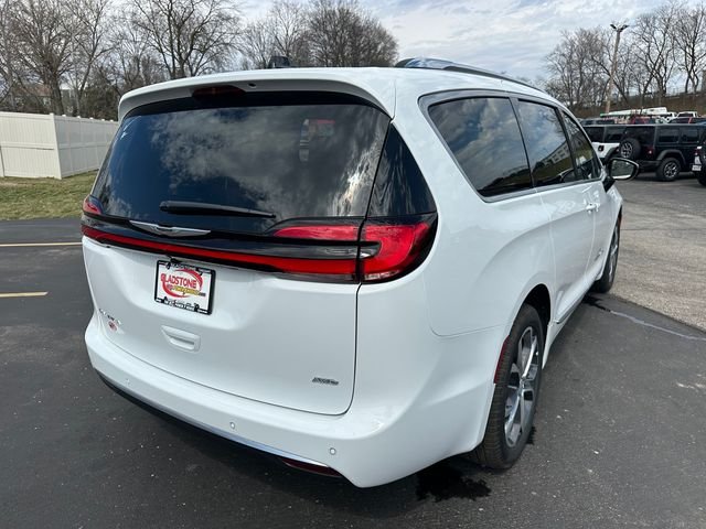 New 2026 Bright White Clear-Coat Exterior Paint Chrysler Pinnacle image 6