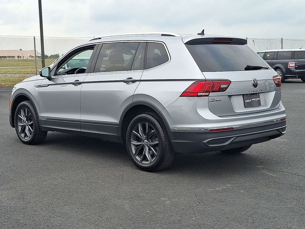 Used 2022  Volkswagen 2.0T SE image 3