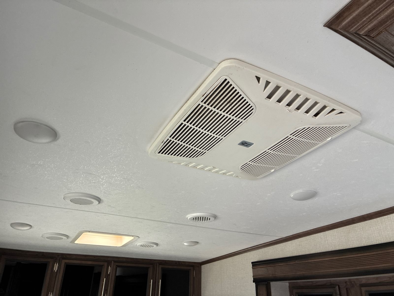 Used 2020 White DURANGO  image 41