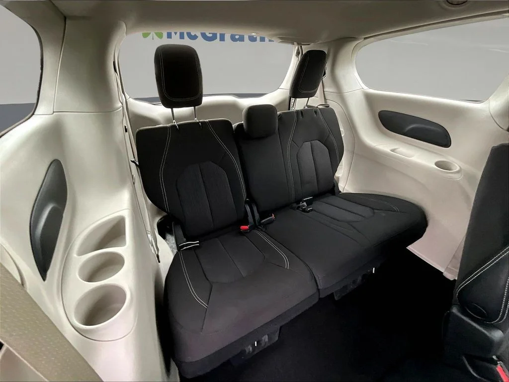 Used 2023 Black Chrysler LX image 27