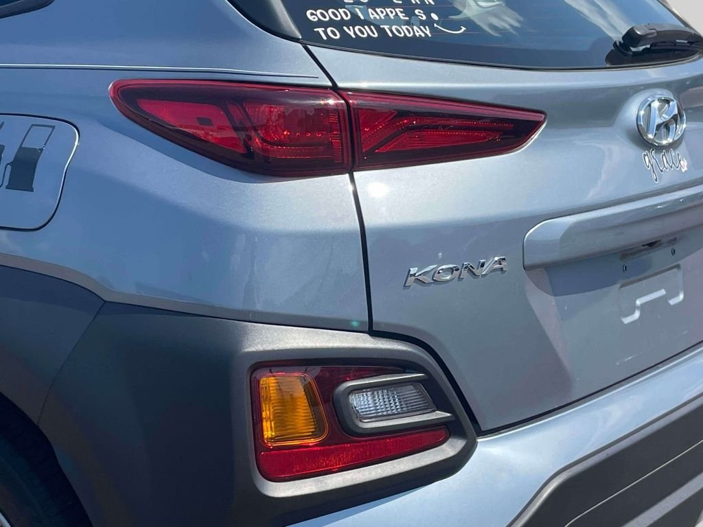 Used 2020 Silver Hyundai SE image 11