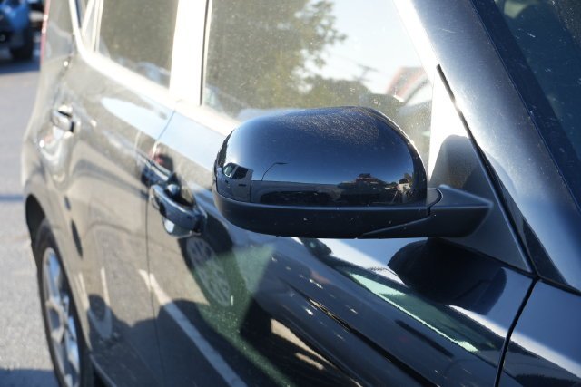 Used 2022 Black Kia S image 25