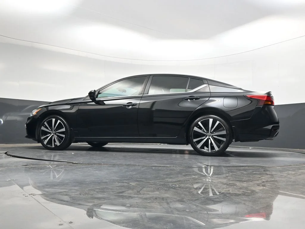 Used 2021 Black Nissan 2.5 SR image 49