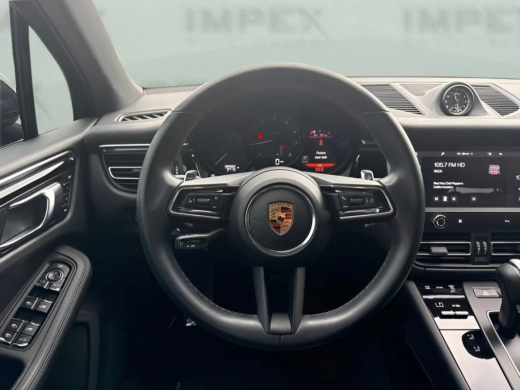 Used 2022  Porsche  image 17