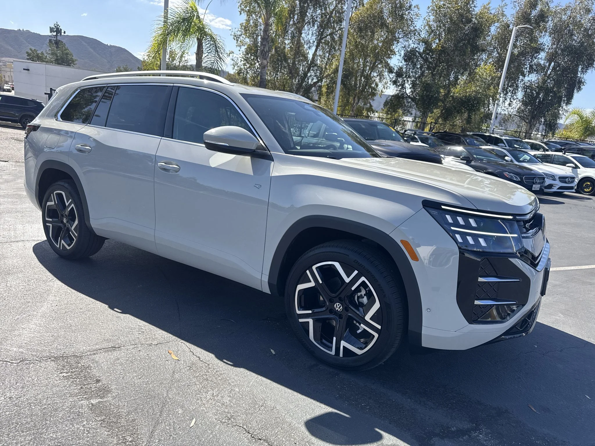 New 2027 SANDSTONE Volkswagen SEL Premium R-Line image 1