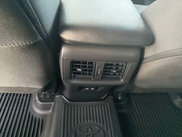 2025 Toyota RAV4 XLE - Photo 23