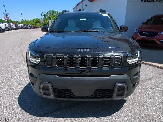 New 2026 Diamond Black Crystal Pearl-Coat Exterior Paint Jeep Laredo image 4