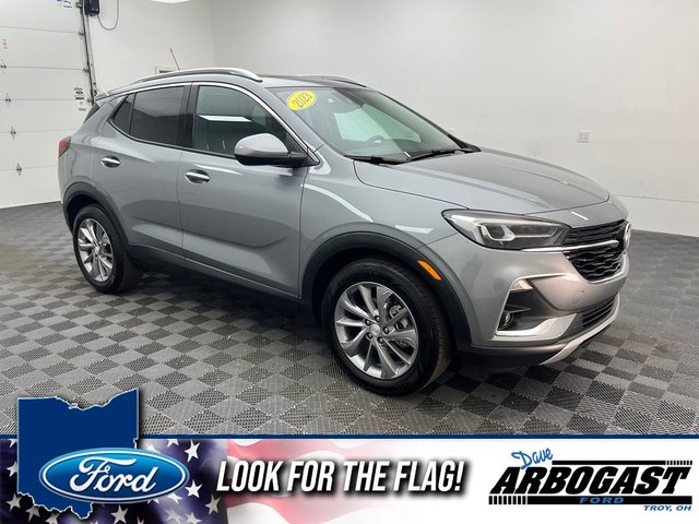 M*3様 【weekends ウィークエンズ】テリアとボール　グレー Pre-Owned 2023 Buick Encore GX Essence 4D Sport Utility in Troy