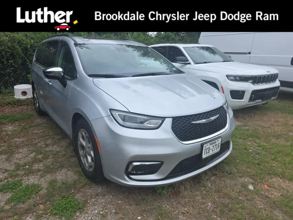 2023 Chrysler Pacifica Limited's photo