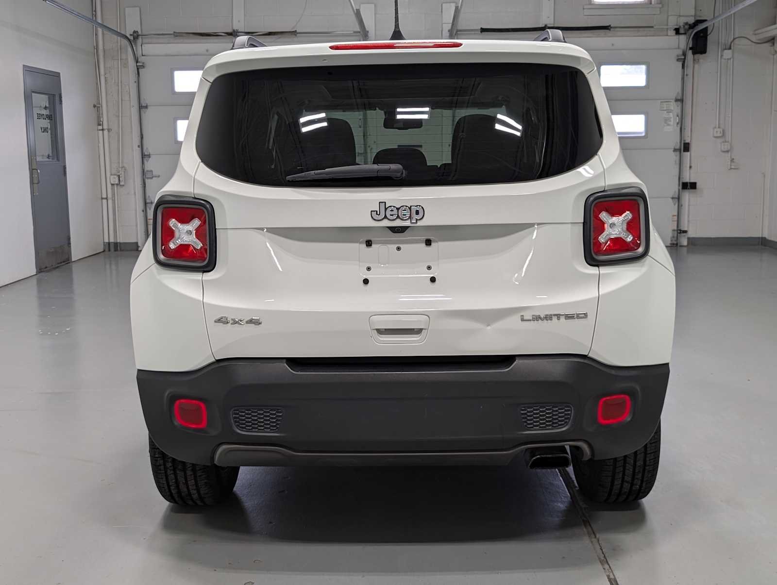 Used 2019 Alpine White Clearcoat Jeep Limited image 9