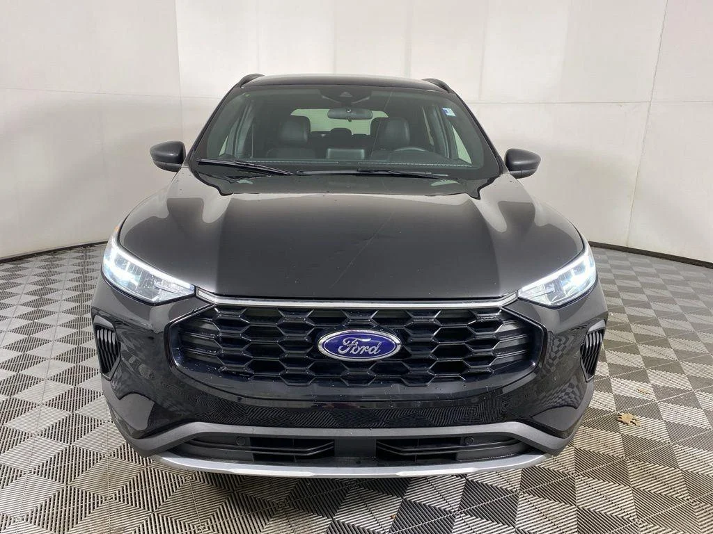 Used 2025 Agate Black Metallic Ford ST-Line image 4