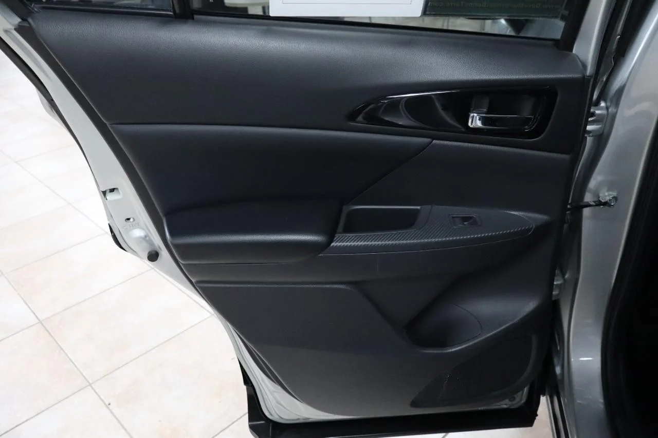 Used 2024 Alloy Silver Metallic Mitsubishi SE image 23