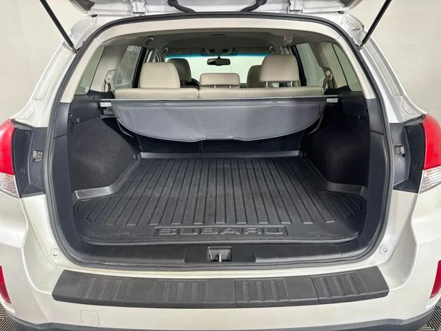 Used 2011 White Subaru 2.5i Premium image 20