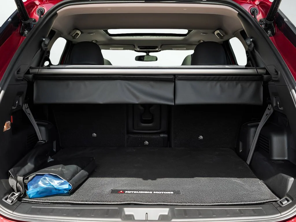 2025 Mitsubishi Outlander Plug-in Hybrid SE - Photo 8