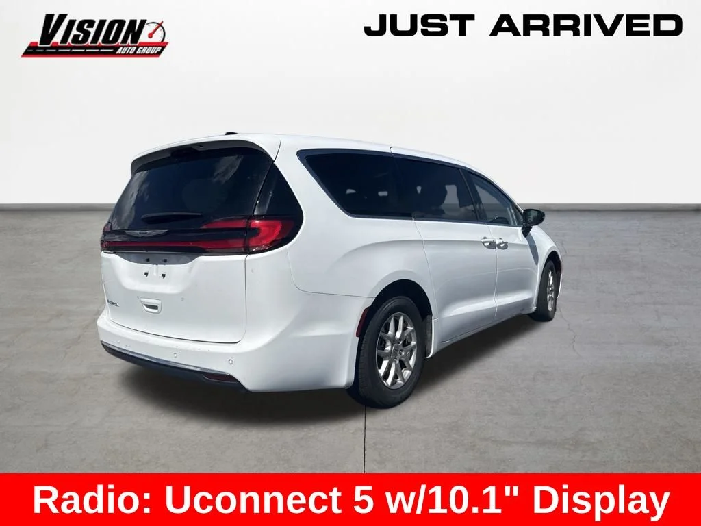 Used 2024 White Chrysler Touring L image 5