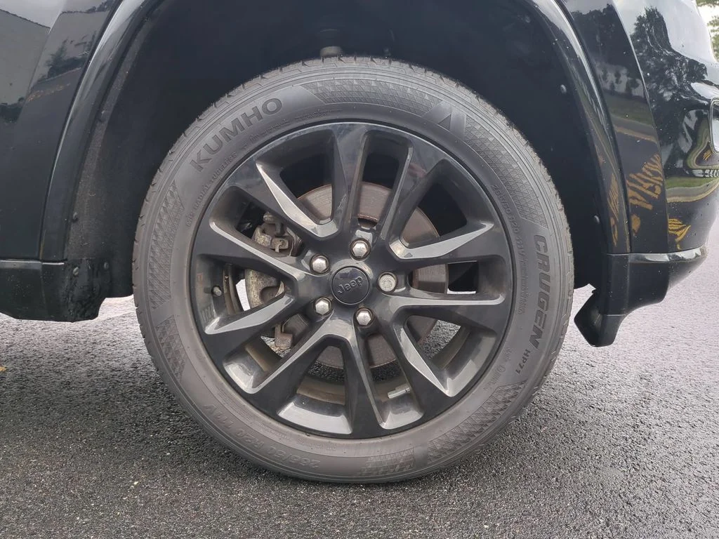 Used 2022 Black Jeep Laredo X image 11