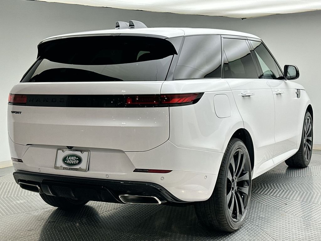New 2027 Ostuni Pearl Wht Prem Met Land Rover Dynamic SE image 4