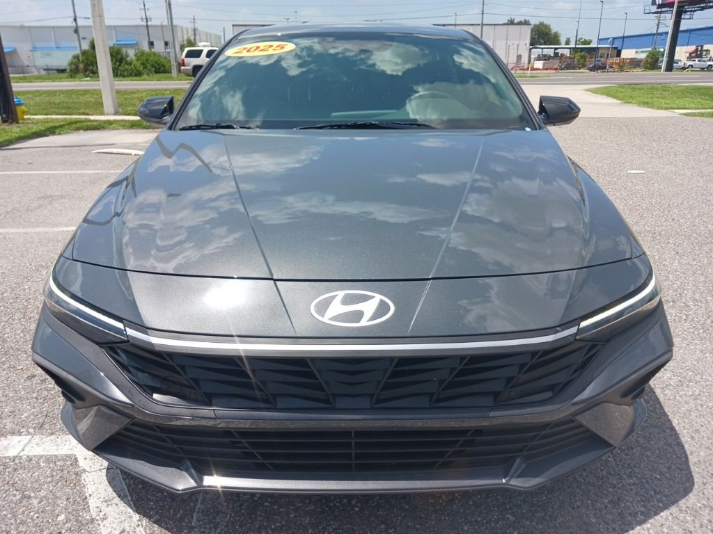 Used 2025 Gray Hyundai SEL Sport image 8