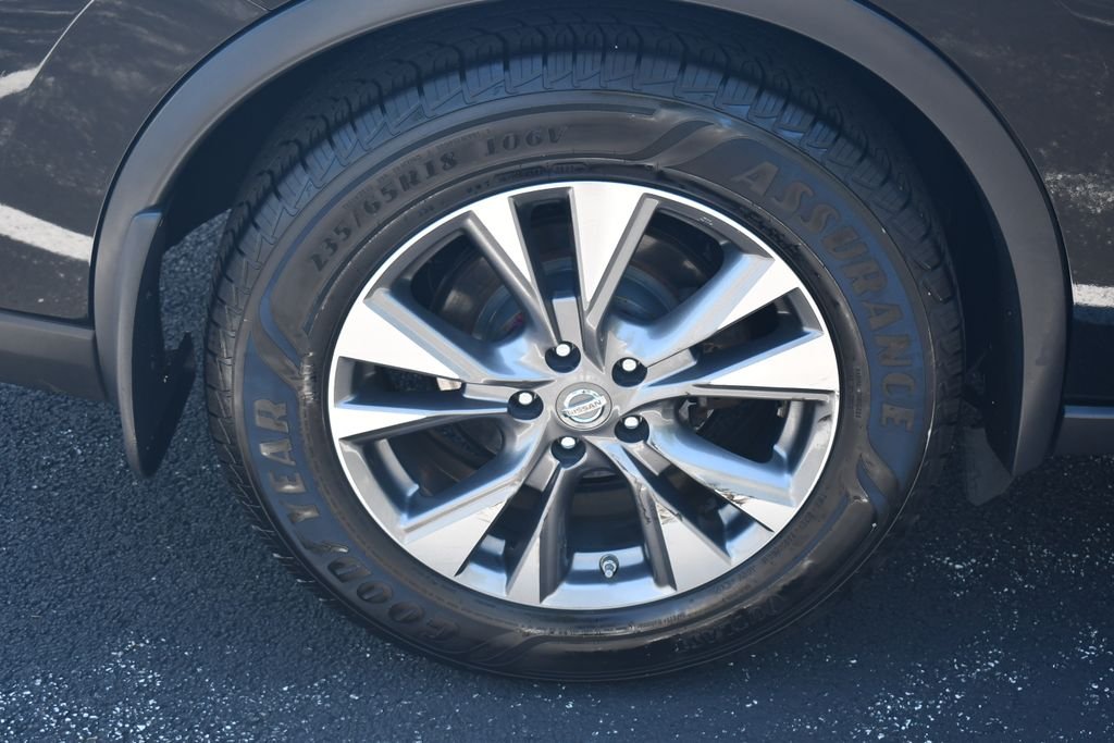 Used 2016 Magnetic Black Nissan SL image 11