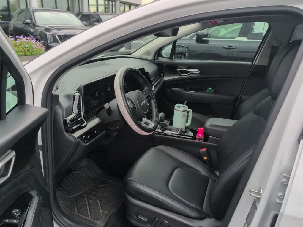 Used 2025 Glacial White Pearl Kia EX image 9