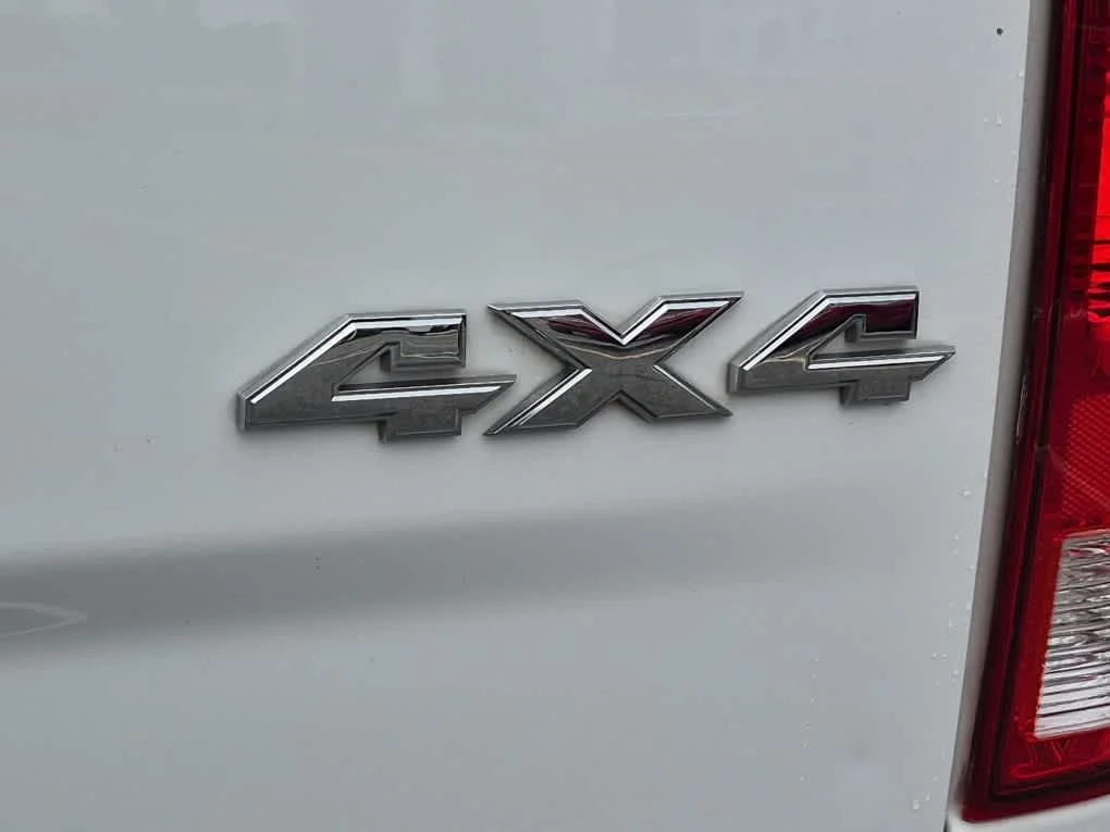 Used 2016 Bright White Clearcoat Ram Big Horn image 21