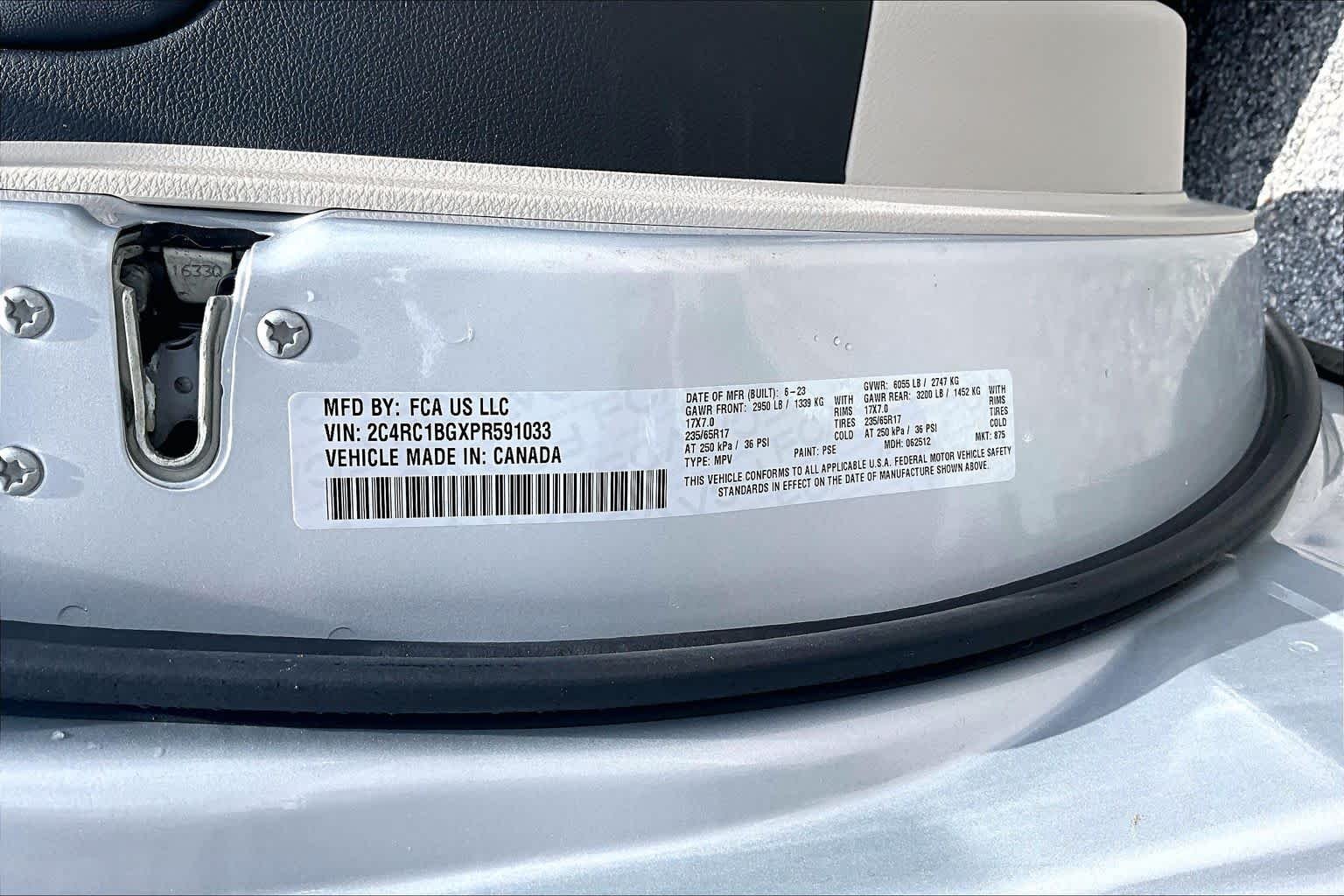 Used 2023 Silver Mist Clearcoat Chrysler Touring L image 36