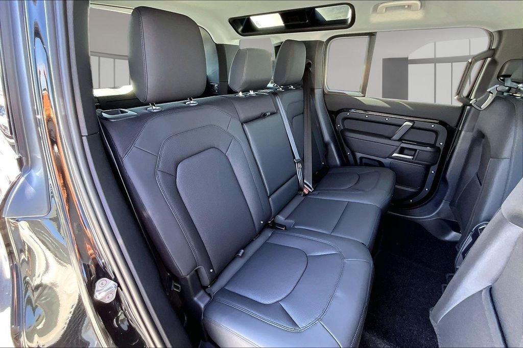 New 2026 SANTORINI BLACK Land Rover S image 10