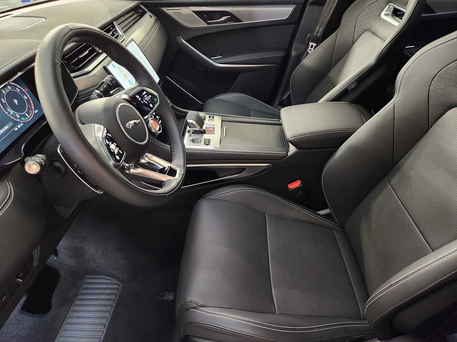 2026 Jaguar F-Pace R-Dynamic S - Photo 14
