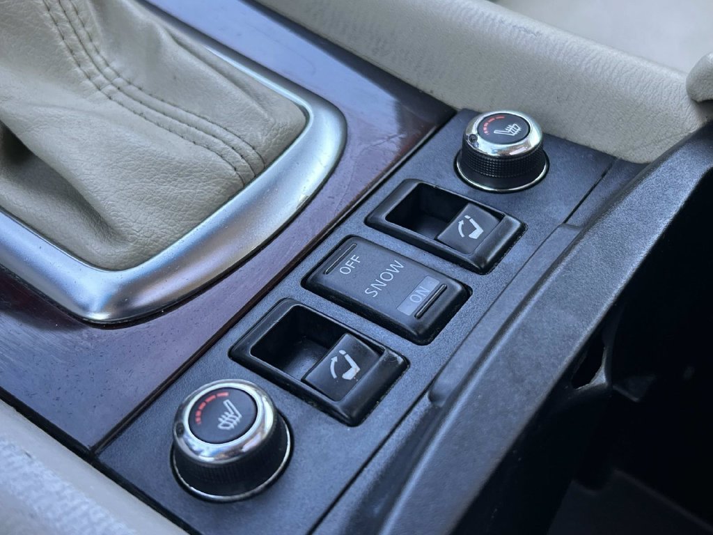 Used 2017 Black INFINITI Base image 28