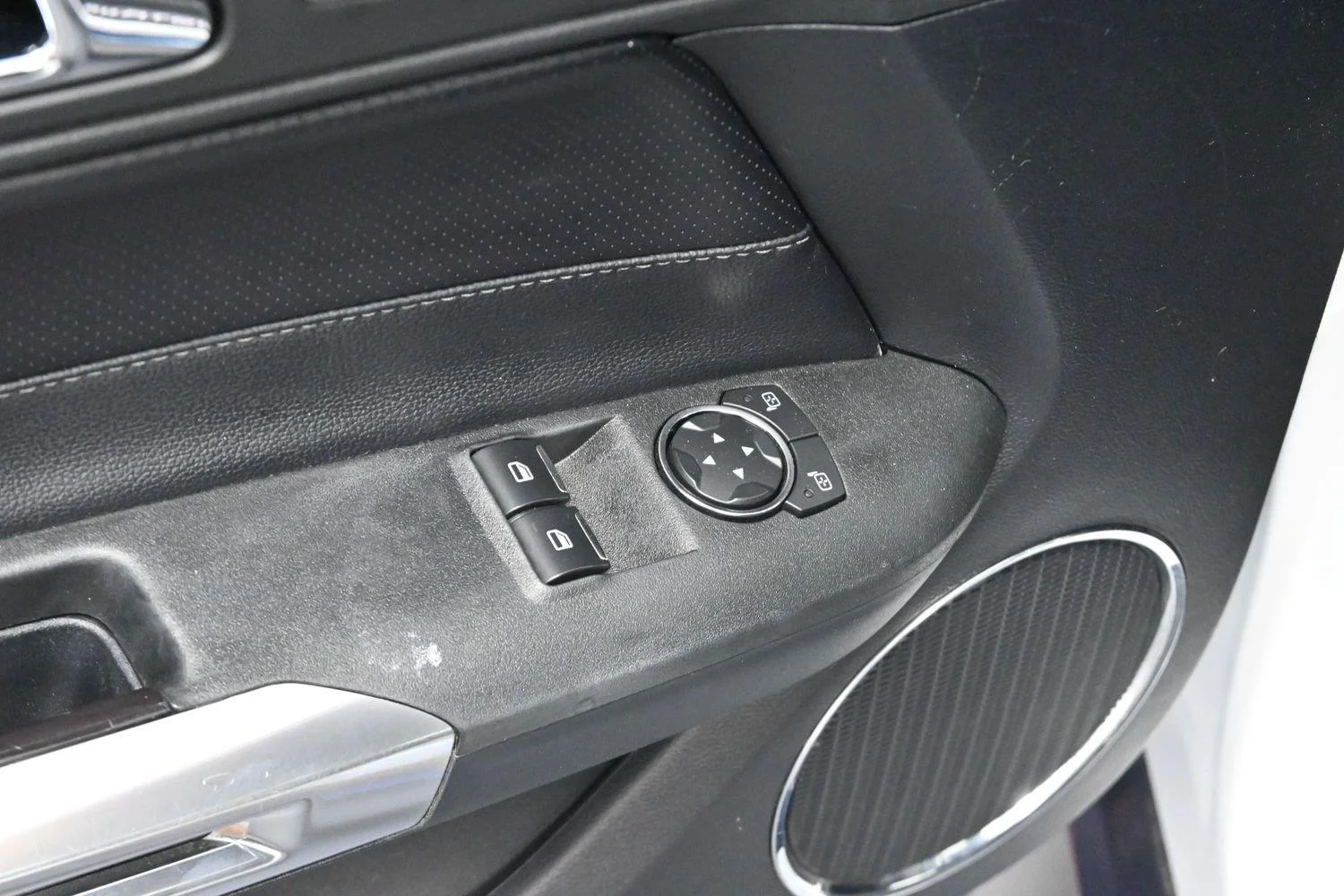 Used 2015 Oxford White Ford GT Premium image 11
