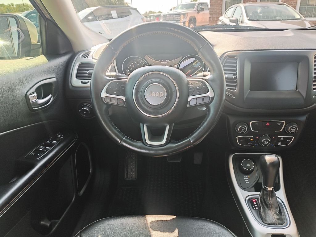Used 2020 White Jeep Latitude image 16